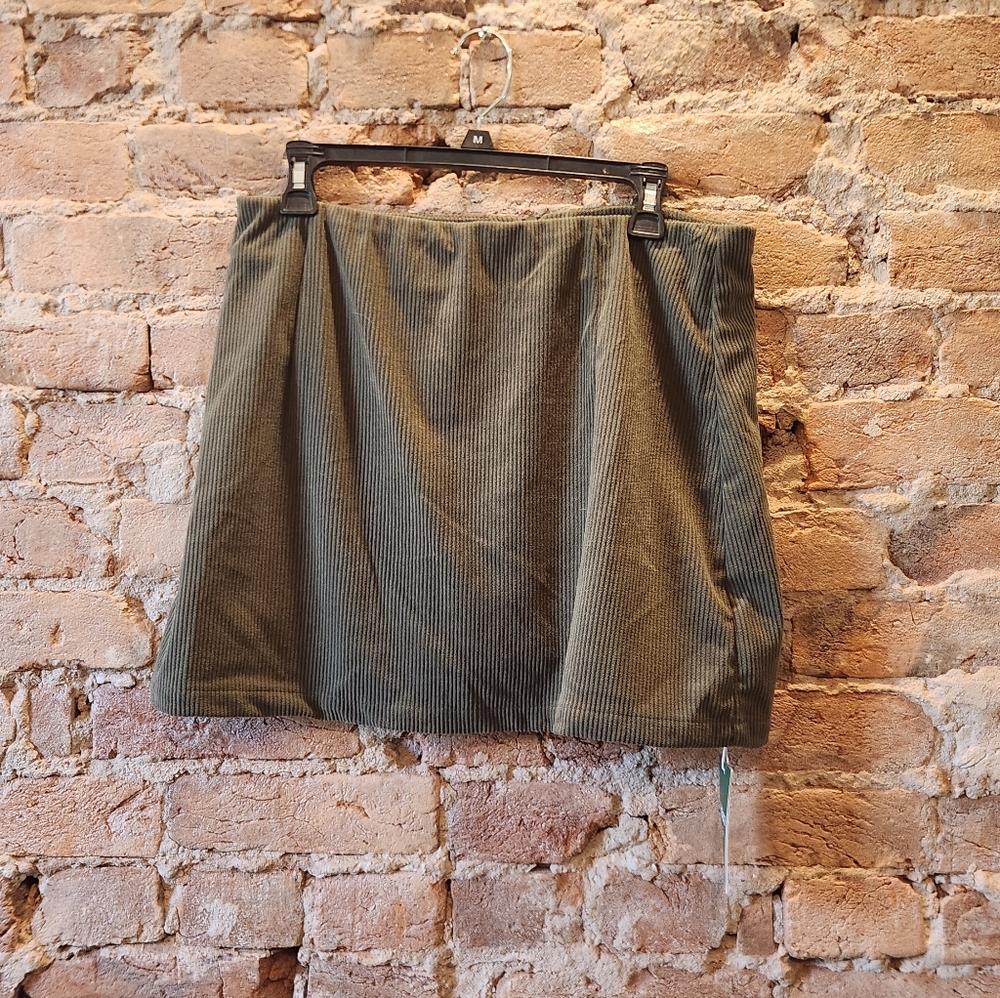 New With Tags! Halara Corduroy Skort in Olive Green Size L